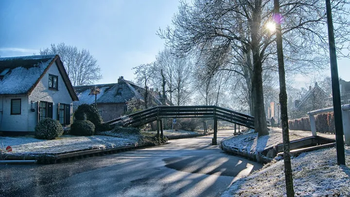 Komt na een bloedhete zomer een ijskoude winter? Zo zit het