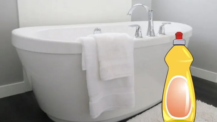 Per questo motivo dovresti usare il detersivo per i piatti per pulire il bagno