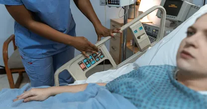 3 semaines après avoir donné naissance à des jumeaux, la mère s'est sentie malade - Lorsque le médecin a vu l'échographie, il a dit : "Je suis désolé"