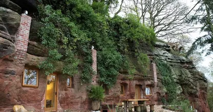 Il a acheté une vieille cave de 700 ans et vous serez surpris de ce qu’il en a fait ! C’est incroyable !