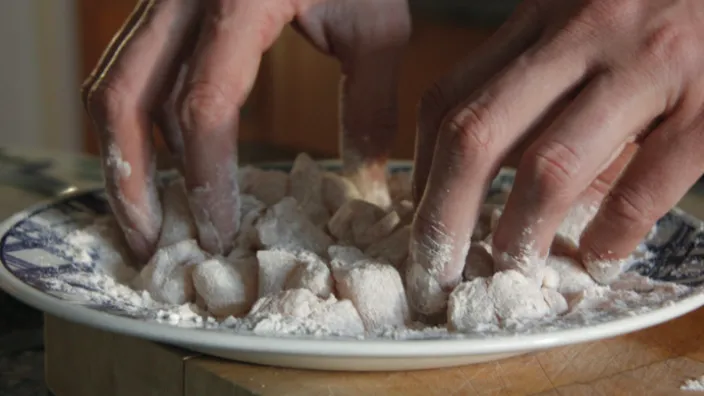 This is the reason why everyone pan-fries their chicken breast in flour! You will too after reading this!