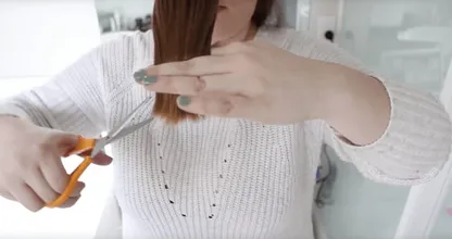 Cutting your own hair? This is how you do it!