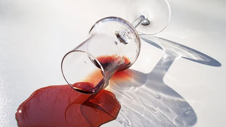 Drinken over je nieuwe tafelkleed? Het is schoon in een paar seconden op deze manier!