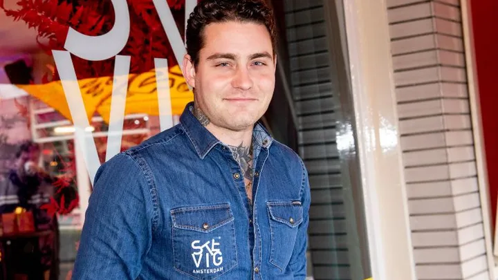 Douwe Bob grapt over zichzelf na babynieuws Nick Cannon