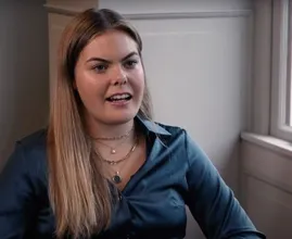 Eloise van Oranje neemt voorbeeld aan Martien Meiland: 'Wijnen!'