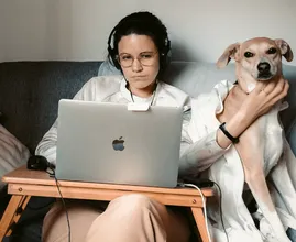 É por isso que você deve levar seu cachorro para o trabalho