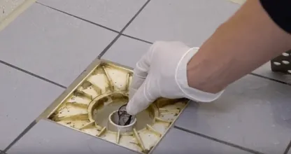 Vind jij haren in het doucheputje ook zo vies? Daar is dus een reden voor...