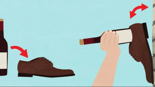 Geen kurkentrekker bij de hand? Zo ontkurk je je fles wijn met een schoen