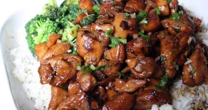 Rezeptidee fürs Abendessen gefällig? Dieses Mongolische Hühnchen ist genau das Richtige!