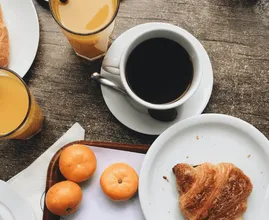 Qual è il momento migliore al mattino per bere il caffè?