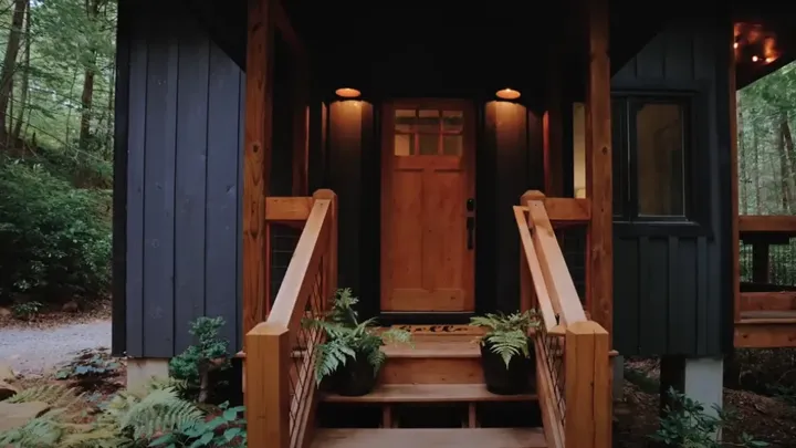 This 27-year-old lady is living in a house of only 290 sq. ft., but when you see the inside you’ll want to live there!
