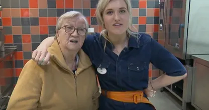 Kijkers zijn weg van Britt Dekker in haar nieuwe programma Britts Gouwe Ouwe