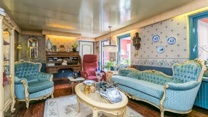 Dieses unscheinbare Haus sieht von Innen aus wie eine königliche Vintage Villa. Heftig!