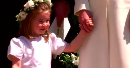 Deze foto illustreert hoe erg prinses Charlotte op haar oma Diana lijkt