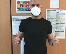Pewien chłopiec zostaje zawieszony w obowiązkach ucznia, a oto jak reaguje nauczyciel!