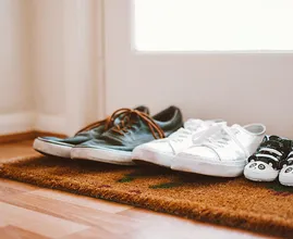 Stinkende schoenen? Zo ruiken ze weer fris en schoon