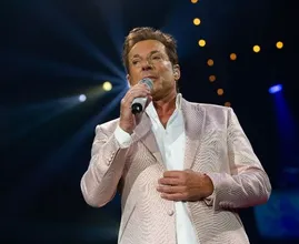 Gerard Joling met longontsteking in het ziekenhuis: ‘De pijn is niet normaal’