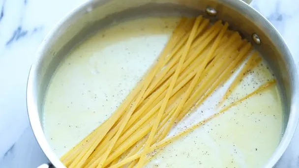 Diese fantastischen Spaghetti werden mit 6 Zutaten aber nur in einem Topf gemacht! Das musst du ausprobieren!