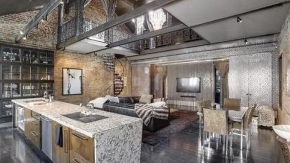 Esta casa não parece valer 1,8 milhão de dólares, mas quando você olhar para dentro, vai perceber!