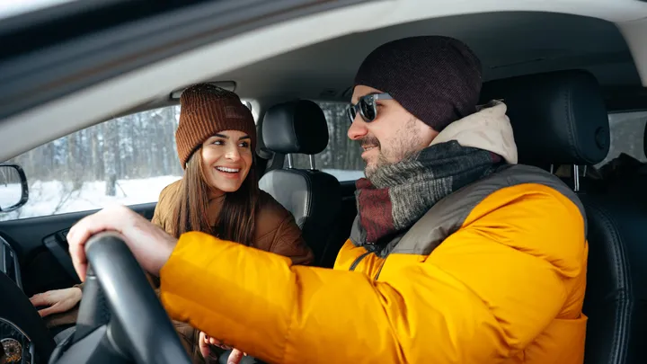 Huh? Je kunt nu een boete krijgen voor het dragen van een winterjas in de auto
