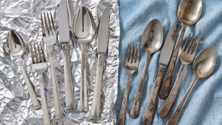 De 5-minuten truc van aluminiumfolie die besmeurd zilverwerk weer laat glanzen