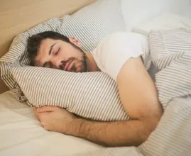 Onderzoek: uitslapen in het weekend is goed voor je mentale gezondheid