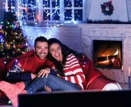 Onderzoek wijst uit: koppels die samen kerstfilms kijken zijn gelukkiger