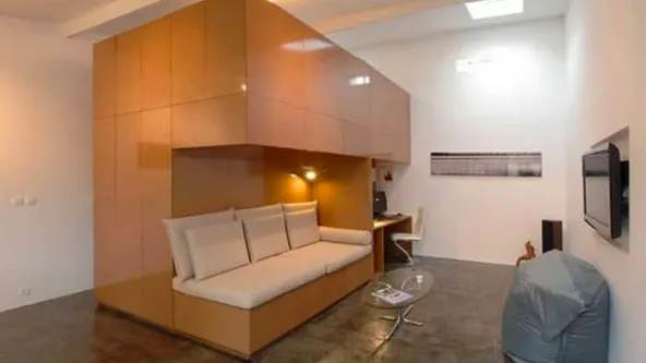 Vous pensez que c'est un garage ordinaire, jusqu'à ce que vous voyiez l'intérieur !