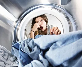 Deine Wäsche muffelt? Mit Hilfe dieser 3 Produkte riecht deine Wäsche wieder frisch