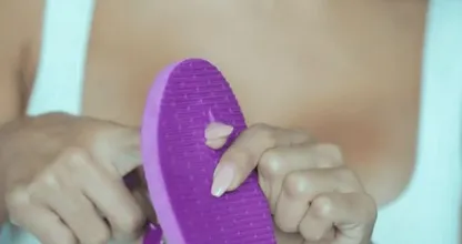 Este truque simples pode ajudá-lo a consertar um chinelo quebrado