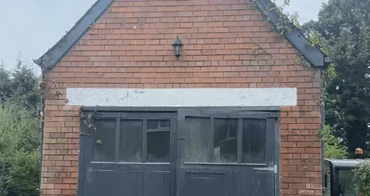 Deze vrouw woont in een garage - maar wacht tot je de binnenkant ziet!