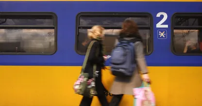 NS kampt met grote storing: tot zeker 17.00 geen treinen