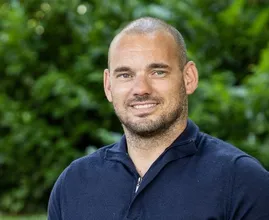 Wesley Sneijder geschorst na uitschelden scheidsrechter