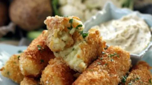 Rezept: krosse, cremige Blumenkohl Kroketten.