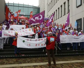 Grootste staking zorgpersoneel ooit: 'Het piept en kraakt aan alle kanten'