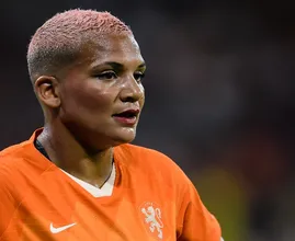 Oranje Leeuwin Shanice van de Sanden papt aan met Amerikaanse tegenstander