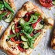 Wie wäre es mit einer Blätterteig-Pizza? Lecker!