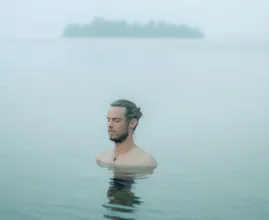 Dit is waarom een duik in koud water zo goed voor je is