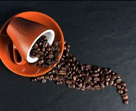 Zo verwijder je koffievlekken uit werkelijk alles!