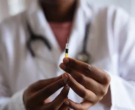 Moeten we elk jaar een nieuwe coronaprik halen? Dit zeggen experts erover