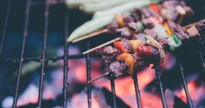 Met deze groente krijg je de barbecue in een handomdraai schoon