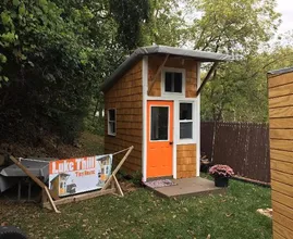 Beeindruckender 13-jähriger Junge baut eigenes 'Tiny House': die Inneneinrichtung ist wirklich großartig!