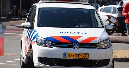 Dronken joyrider (18) richt een ravage aan en stelt de politie een bizarre vraag