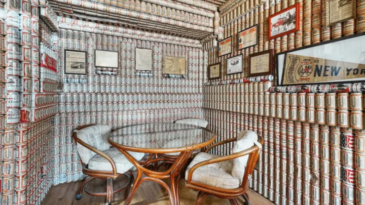 Casa dos sonhos: essa casa está completamente coberta com latas de cerveja