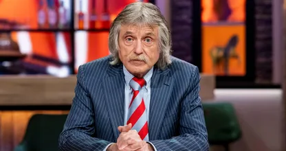 Kenniscentrum Tûmba doet aangifte tegen Johan Derksen