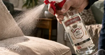 Il trucco segreto per la pulizia usato dai professionisti è... la vodka?