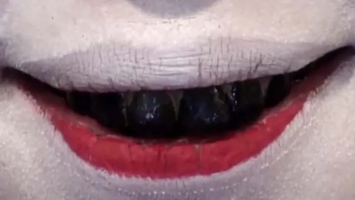 Wow! Deze 10 bizarre beautytrends waren vroeger helemaal hip.
