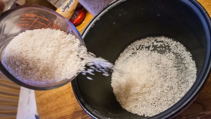 Your coffee maker is dirtier than you might think, but this is how you clean it!