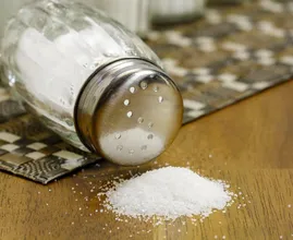 Dit is waarom je baking soda in een zoutvaatje zou moeten bewaren