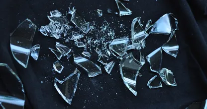 Aprenda a cristales vidrios rotos de manera segura